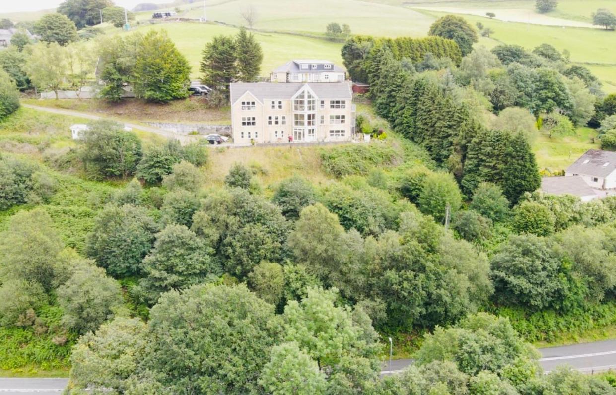 Rowan House Bed Breakfast Main House & Self Contained Self Catering Apartment Cymmer エクステリア 写真