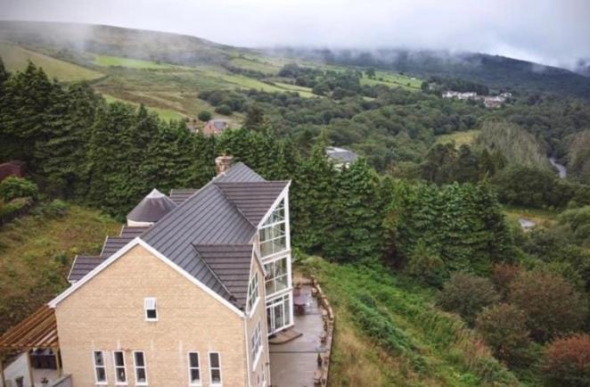 Rowan House Bed Breakfast Main House & Self Contained Self Catering Apartment Cymmer エクステリア 写真